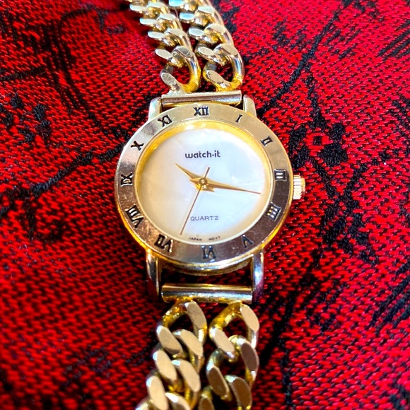VINTAGE WATCH IT WRISTWATCH by QUARTZ Roman Numerals & Double Chains w/ … - Picture 3 of 5